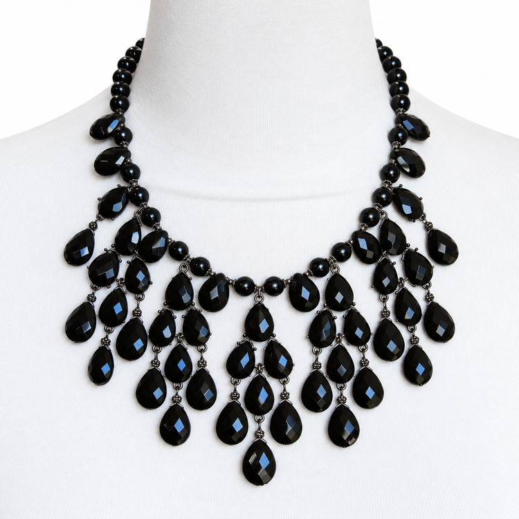 THE BLACK BEAUTY NECKLACE