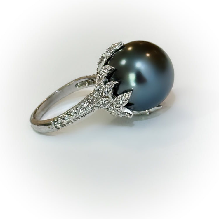 PEARL EMBRACE RING