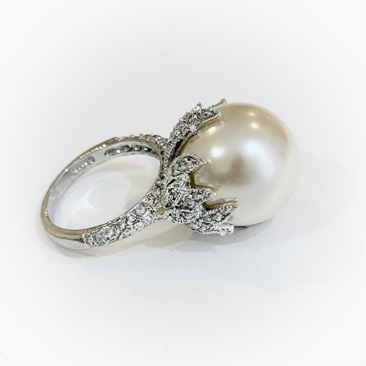 PEARL EMBRACE RING