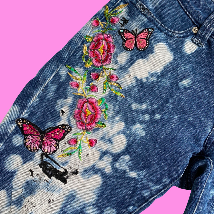 LESLIE HAMEL CRYSTAL STUDDED BUTTERFLY BLOSSOM SHORTS