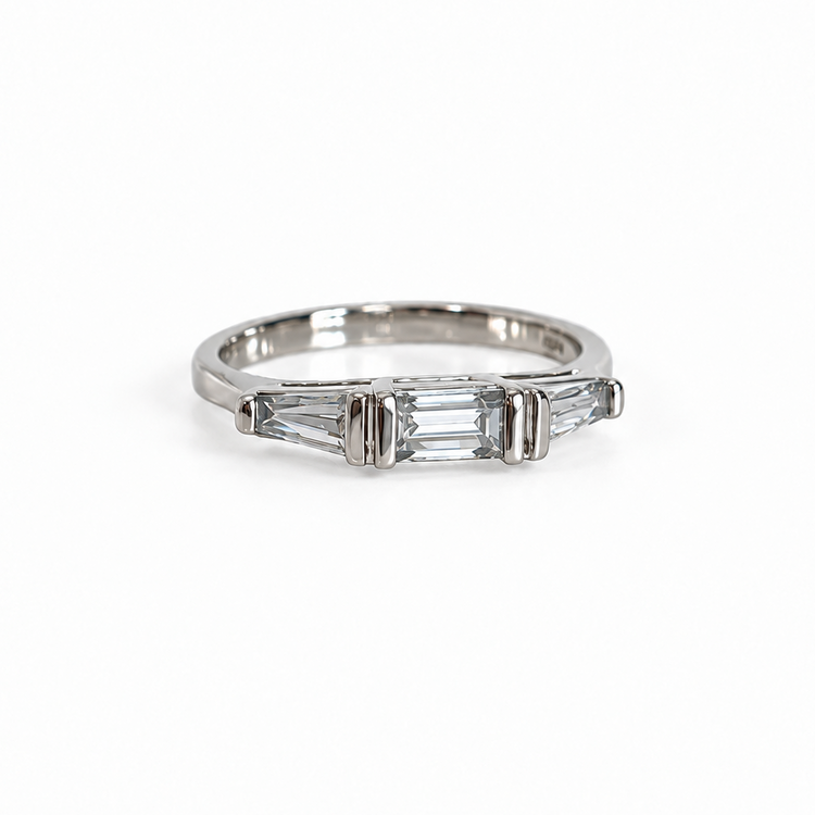DAINTY BAGUETTE TRIO RING