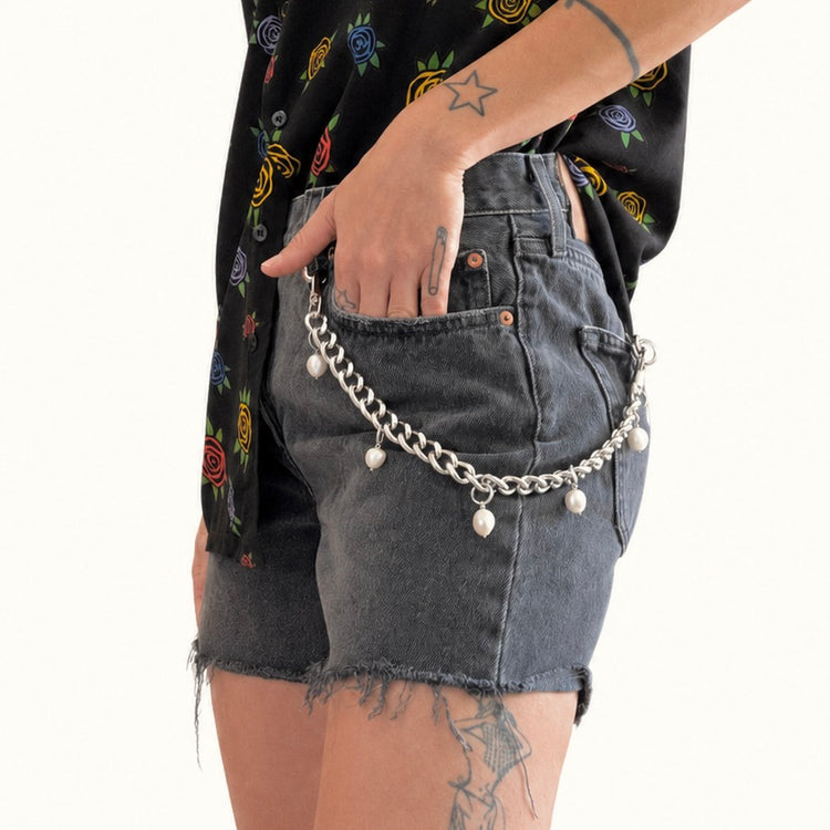 THE DAISY CHAIN