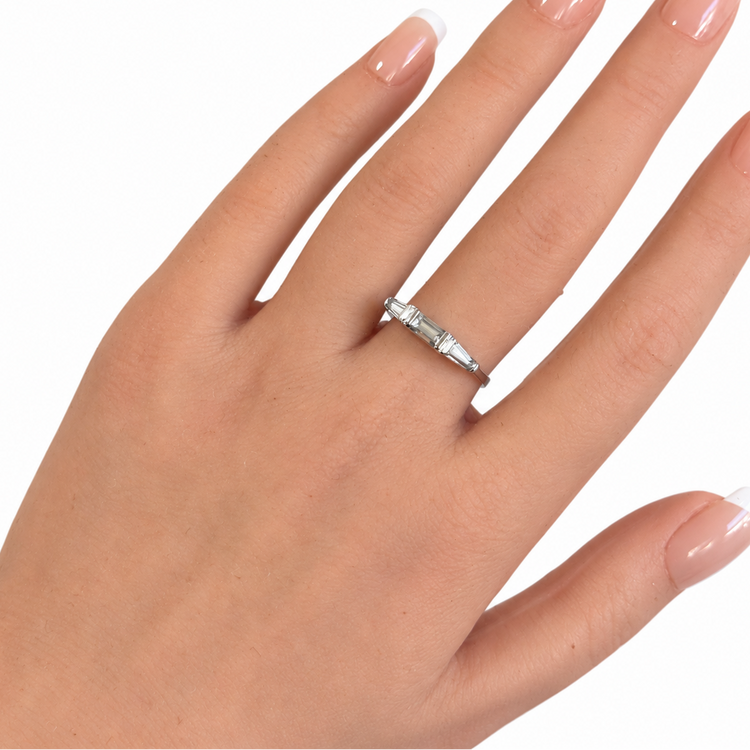 DAINTY BAGUETTE TRIO RING
