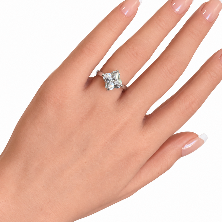 THE LUCKY CLOVER RING