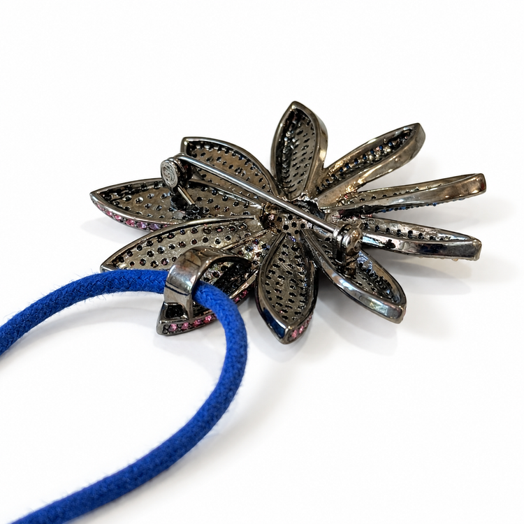 BLUE ME AWAY NECKLACE BROOCH