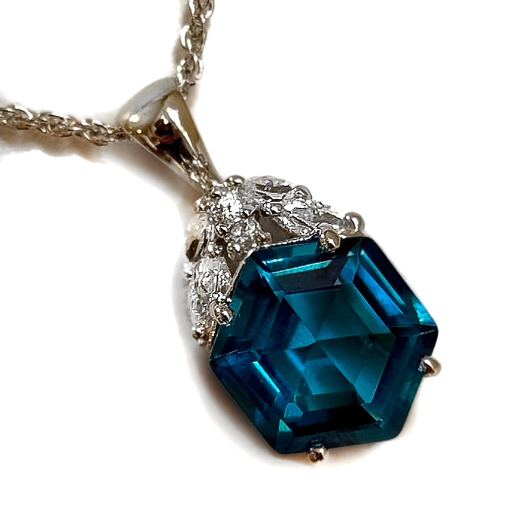 OASIS ASSCHER CUT PENDANT NECKLACE
