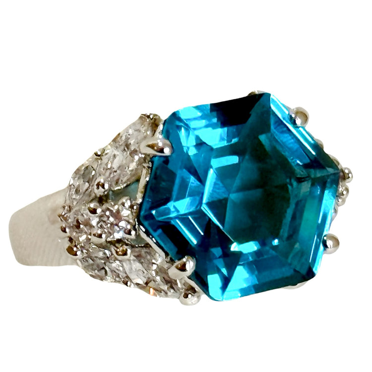 OASIS ASSCHER CUT RING