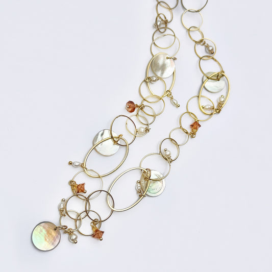 PEARLY WHITES GOLD NECKLACE