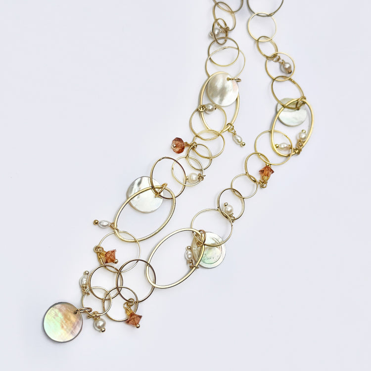 PEARLY WHITES GOLD NECKLACE
